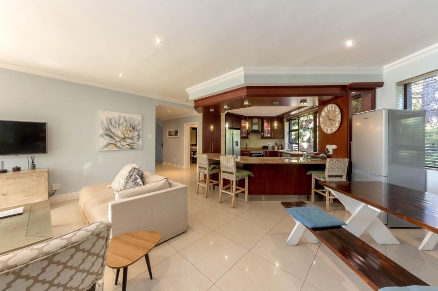 To Let 4 Bedroom Property for Rent in Tamboerskloof Western Cape